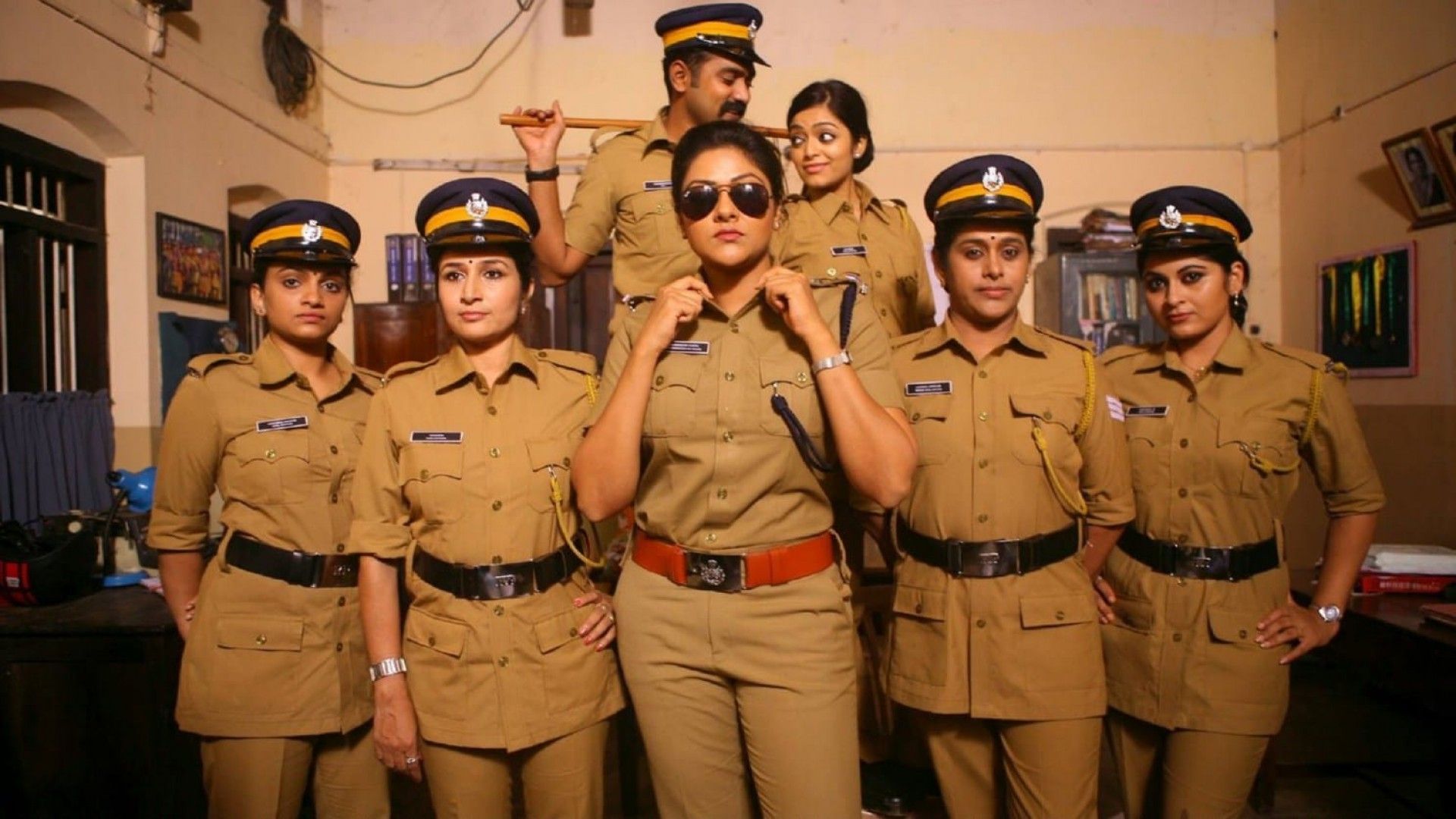 Watch Ithu Thaanda Police (2016) Full Movie Online - Plex