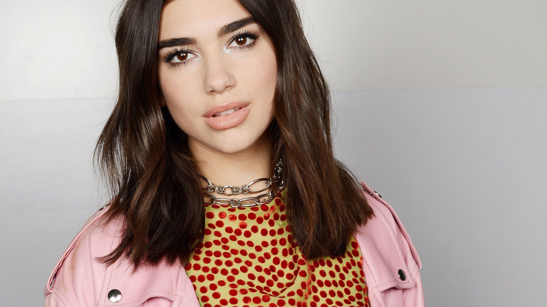 Dua Lipa: MTV Live Stage (2017) - Plex