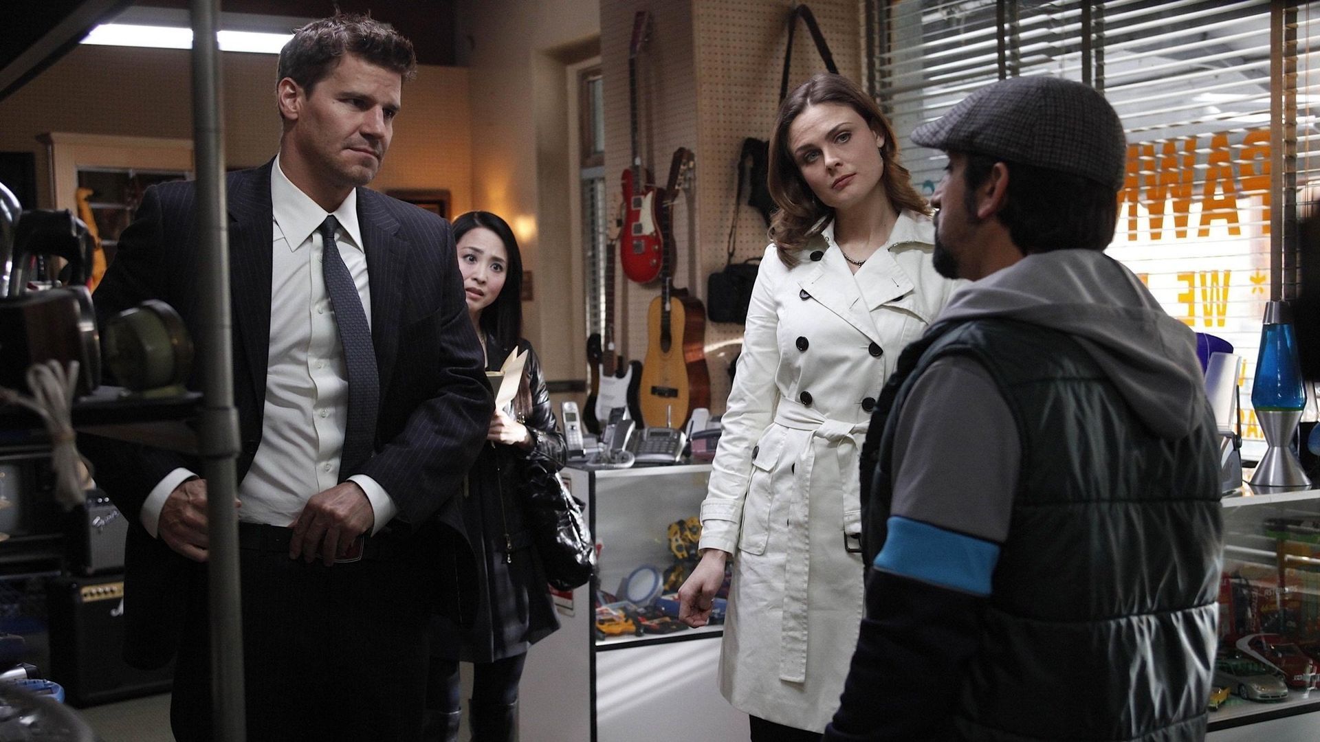  Bones David Boreanaz as Agent Booth and Tamara Taylor as Dr. Camille  Saroyan Looking at David Boreanaz as Agent Booth Talking Inside Museum 8 x  10 Photo : Home & Kitchen