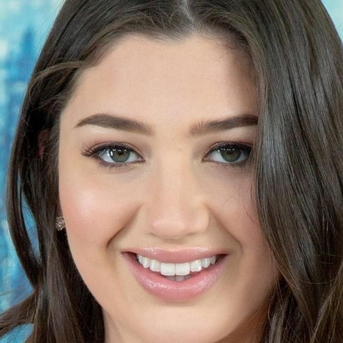 Photo of Alyx Star