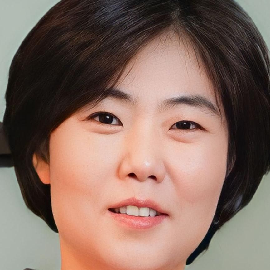Photo of Hong Jeong-eun