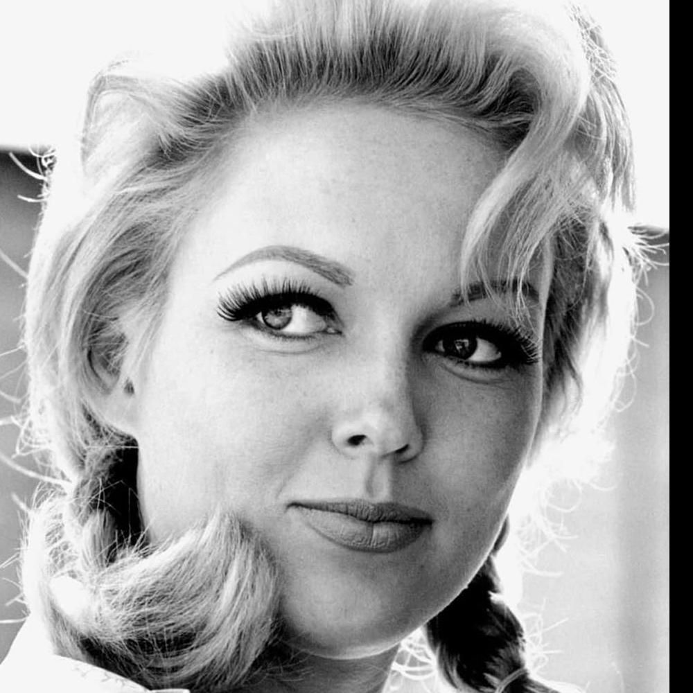 Photo of Cynthia Lynn