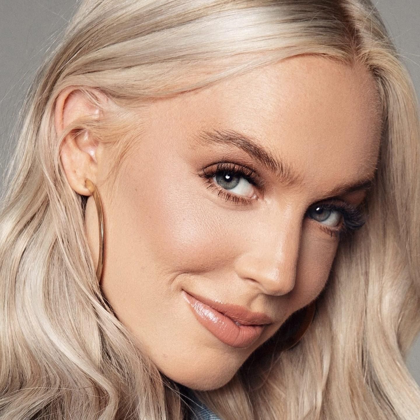 Photo of Alexandra Cooper