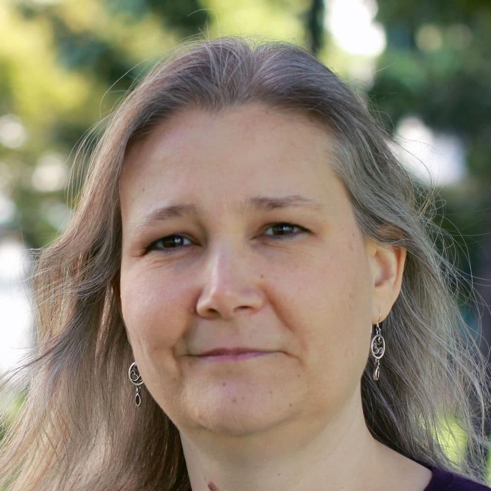 Photo of Amy Hennig