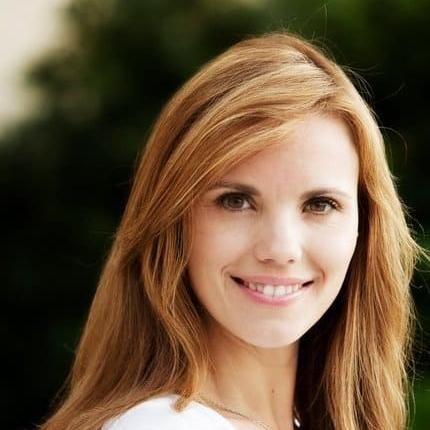 Photo of Leah Darrow