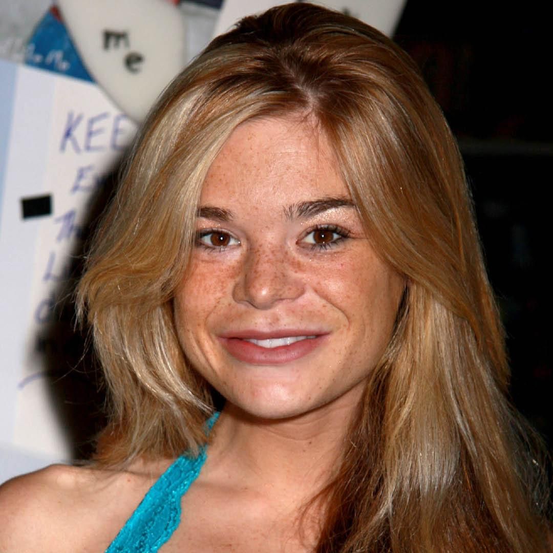 Photo of Ellen Muth