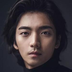 Photo of Hwang Hee