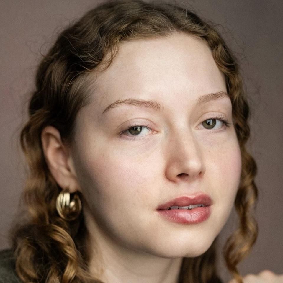 Photo of Julia Barrell