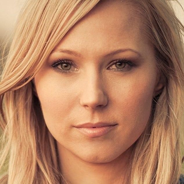 Photo of Sara Sanderson