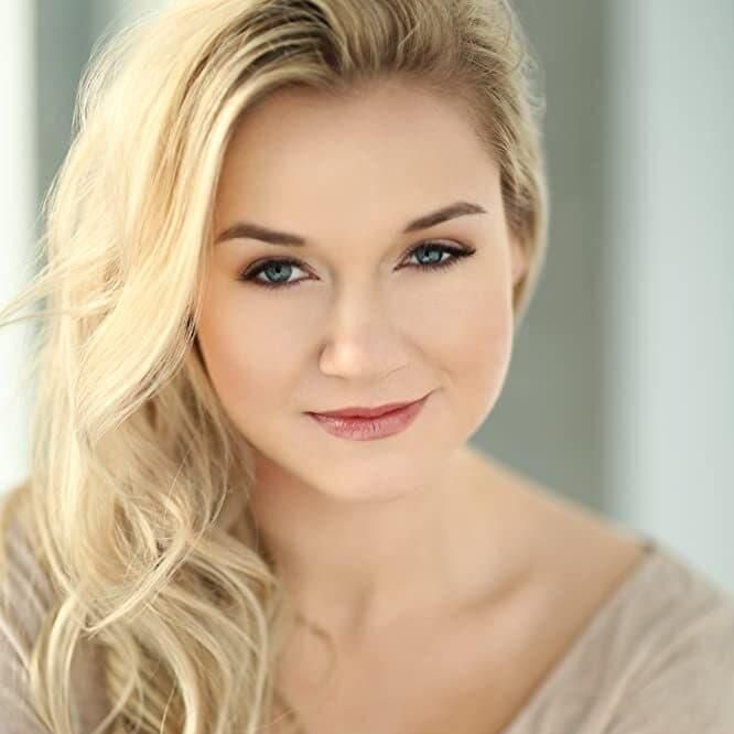 Photo of Lauren Denysek