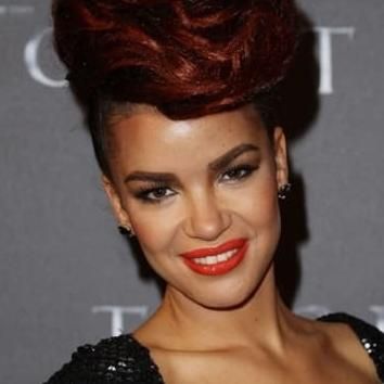 Photo of Eva Simons