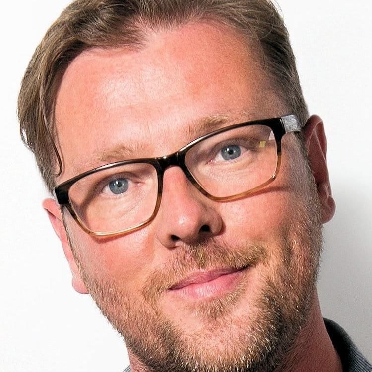 Photo of Damian Barr