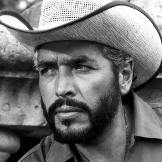 Photo of Carlos León