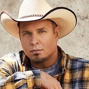 Photo of Garth Brooks