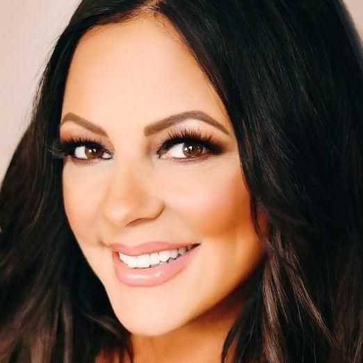 Photo of Sara Evans