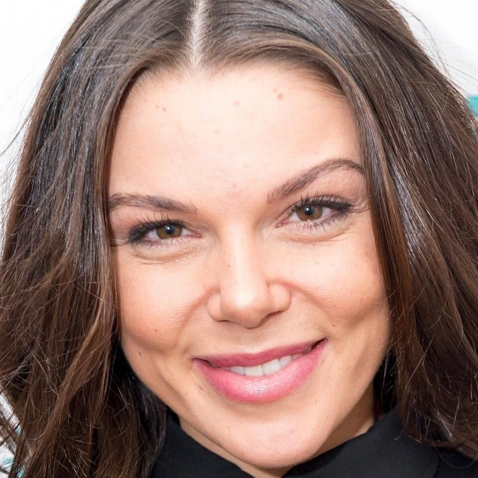 Faye Brookes shows off toned physique in plunging sports bra