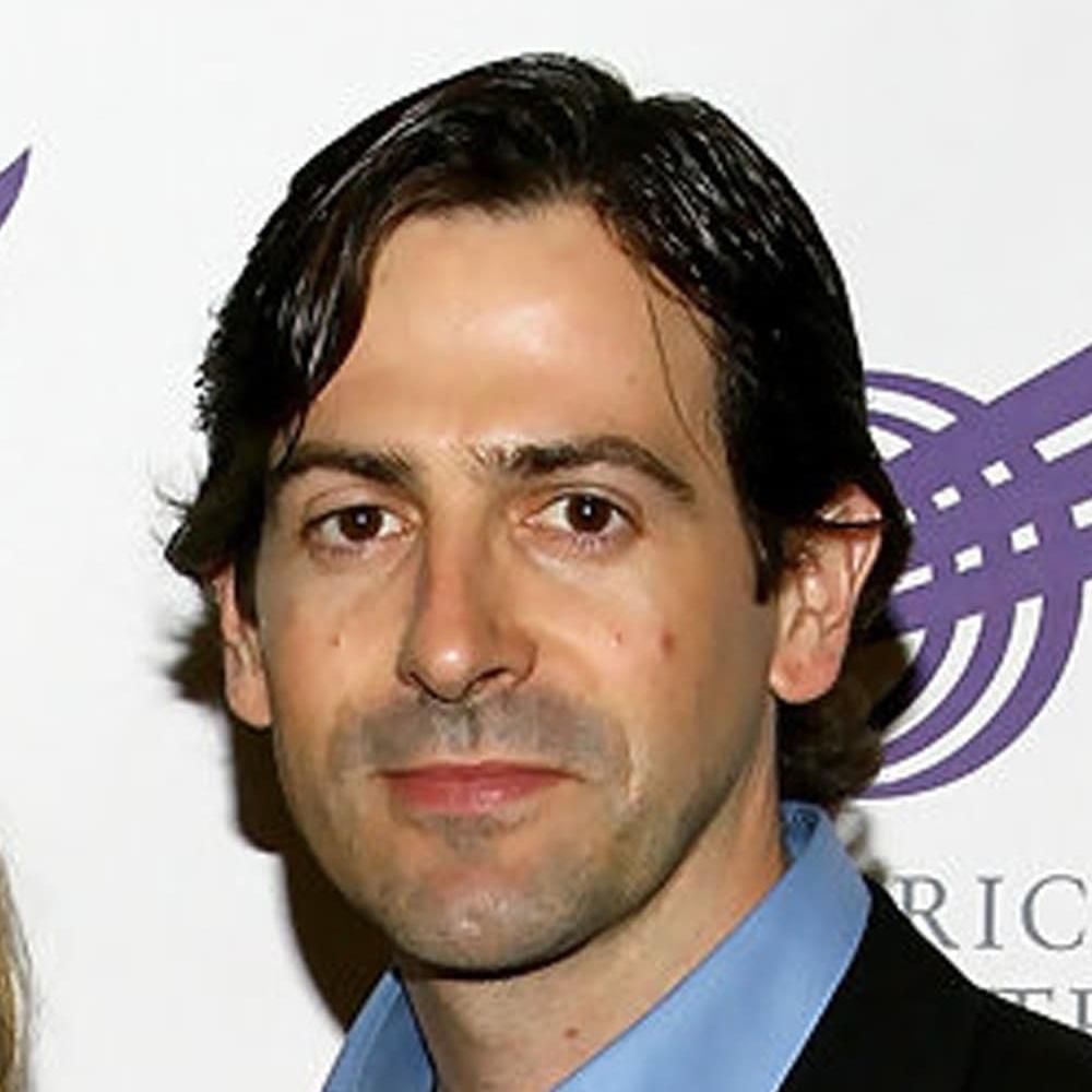 Photo of Greg Naughton