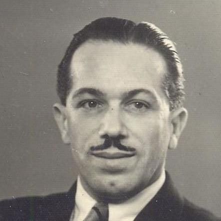 Photo of Ari Leschnikoff