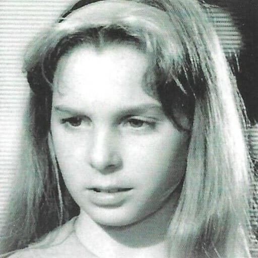 Photo of Shari Lee Bernath