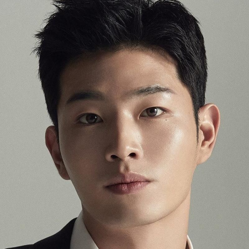 Photo of Lee Dong-ju