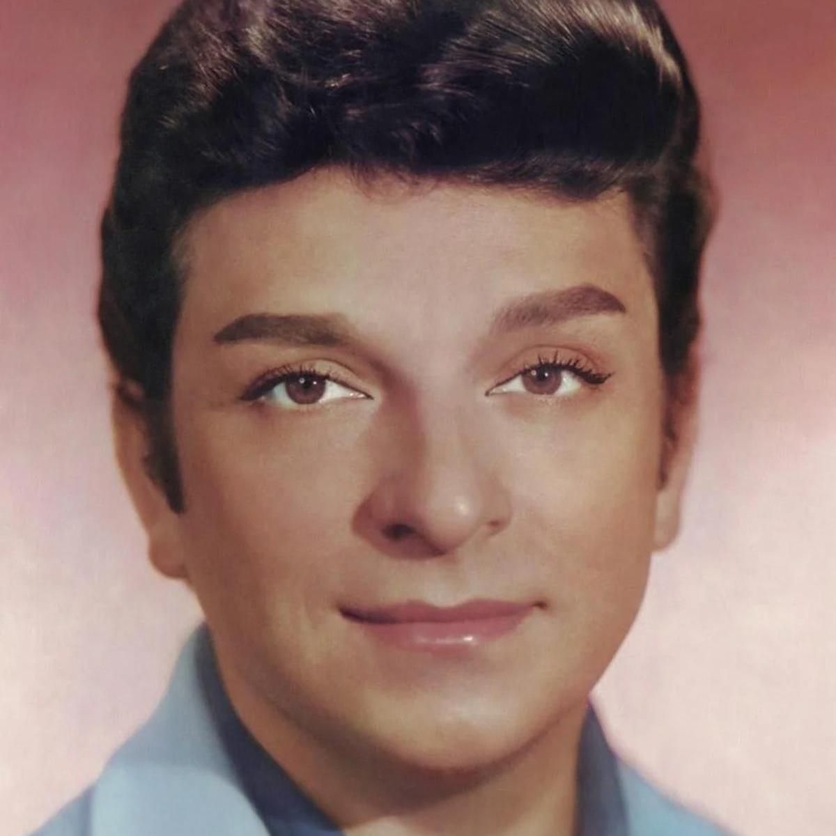 Photo of Zeki Müren