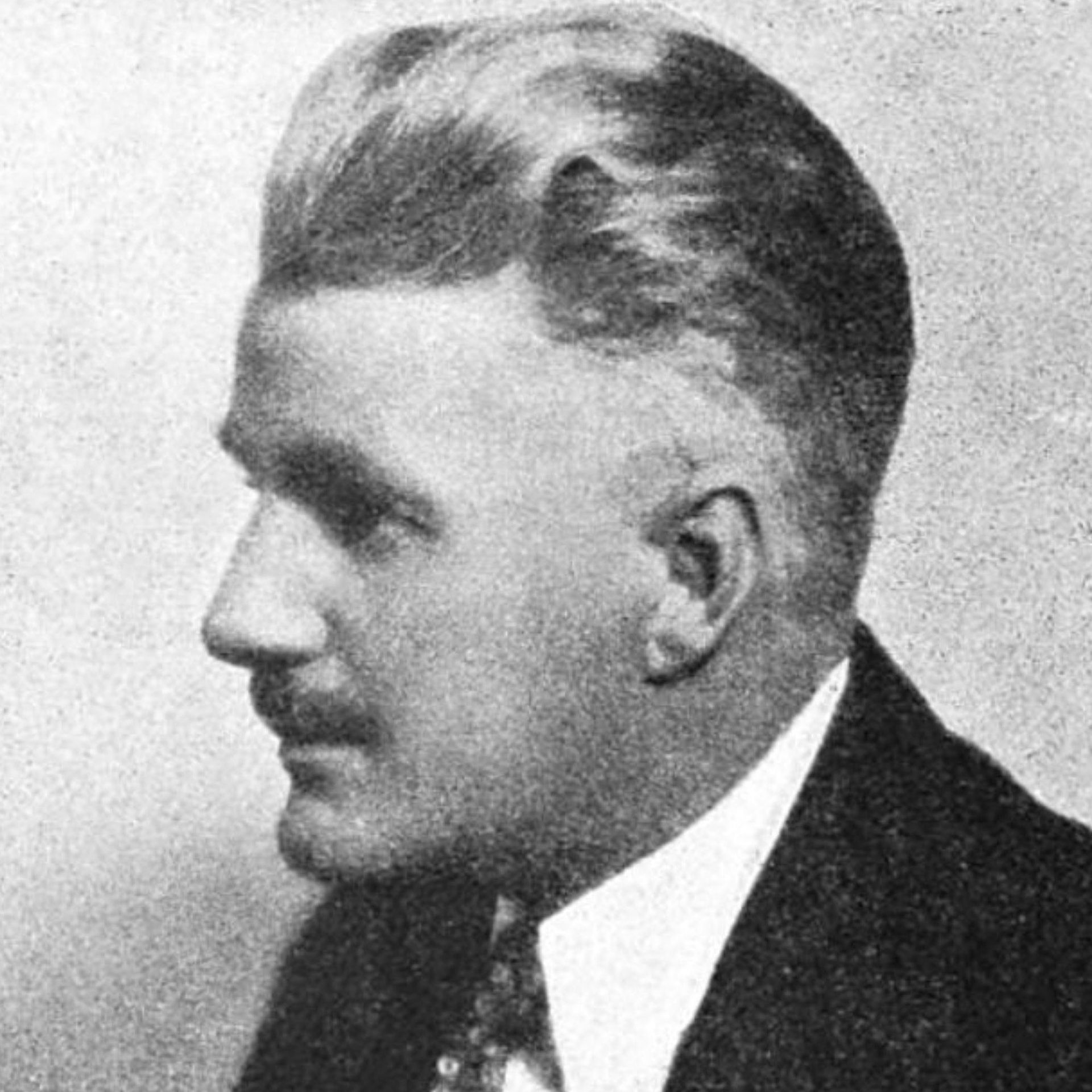 Photo of Leslie Pearce