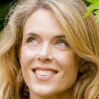 Photo of Julie Andrieu