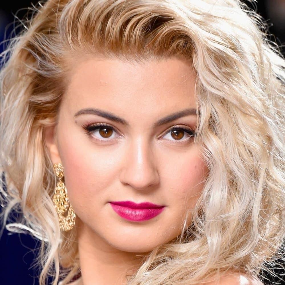 Photo of Tori Kelly