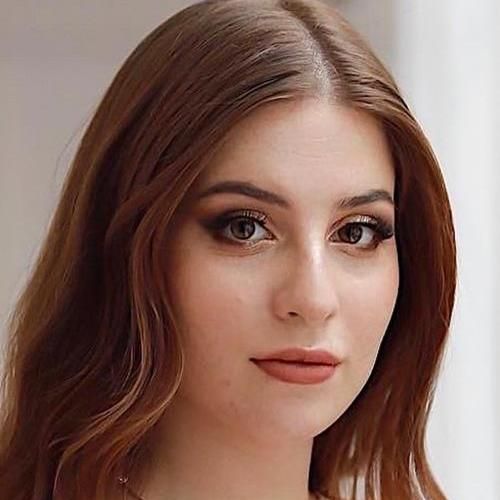 Photo of Zeynep Özkaya