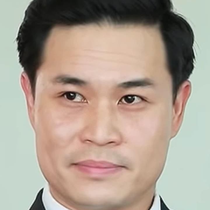 Photo of Natee Chawapong