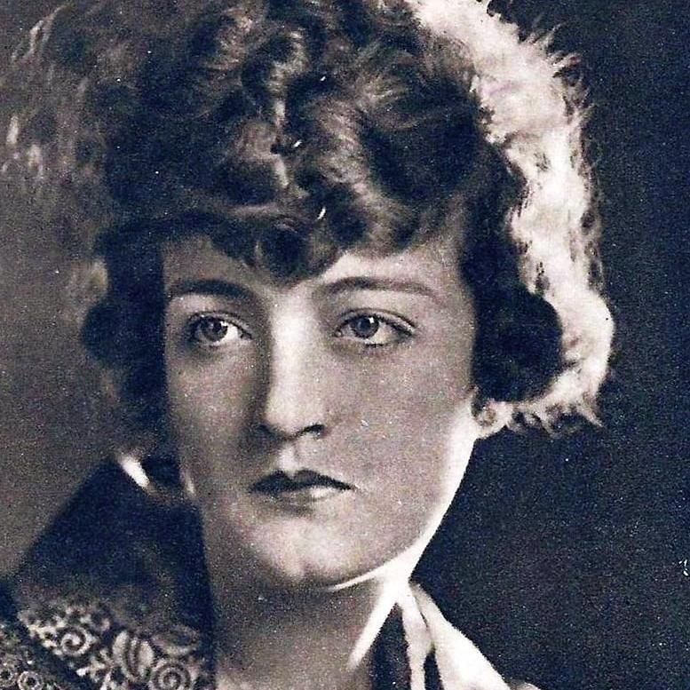 Photo of Bonnie Hill