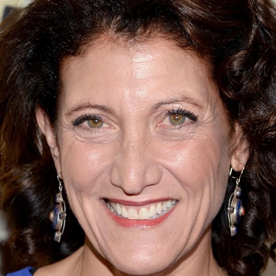 Photo of Amy Aquino