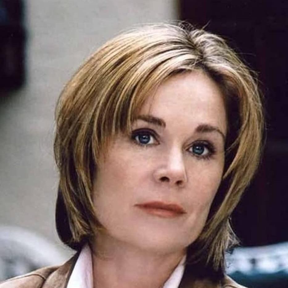 Photo of Roxanne Hart