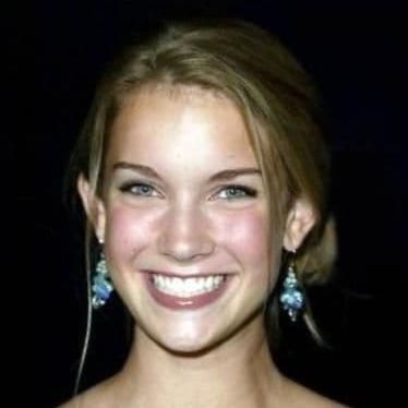 Photo of Tara Thompson