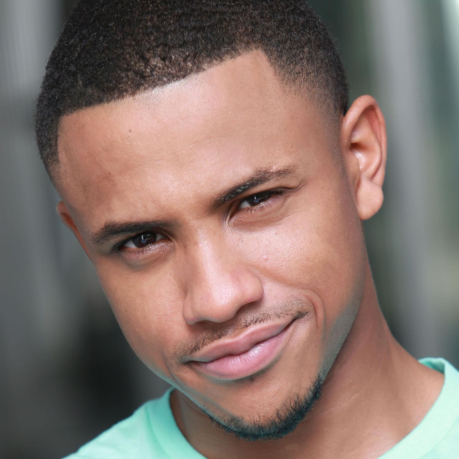 Watch Everybody Hates Chris · Season 1 Episode 1 · Everybody Hates The