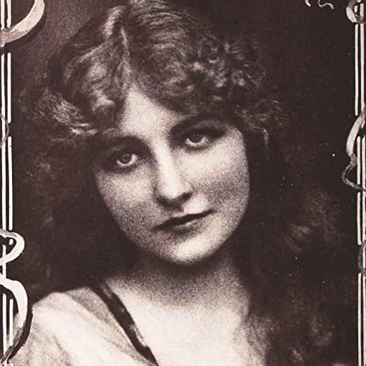Photo of Isabel Lamon