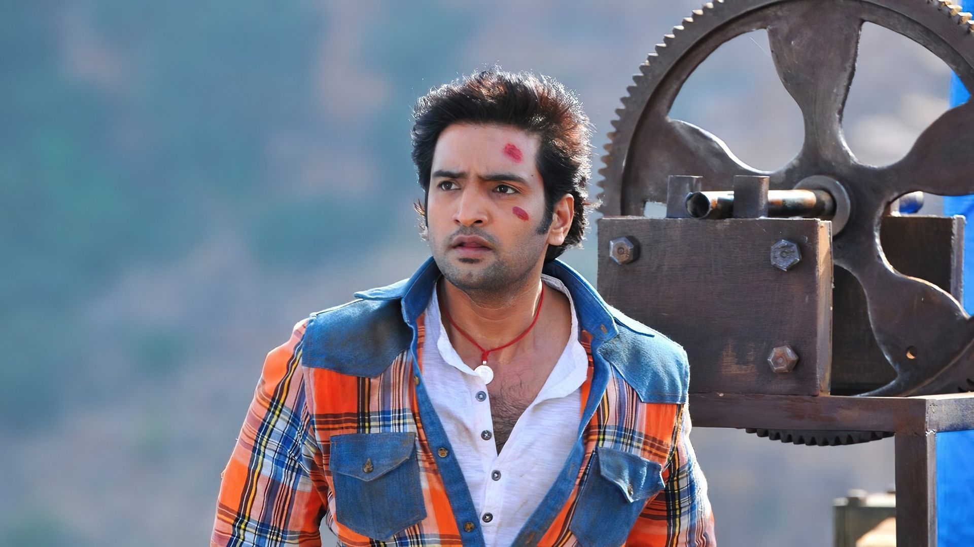 Watch Vallavanukku Pullum Aayudham (2014) Full Movie Online Plex