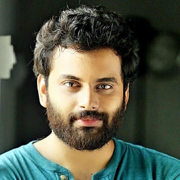 Watch Ayalum Njanum Thammil (2012) Full Movie Online Plex