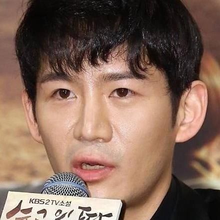 Photo of Lee Byung-hoon